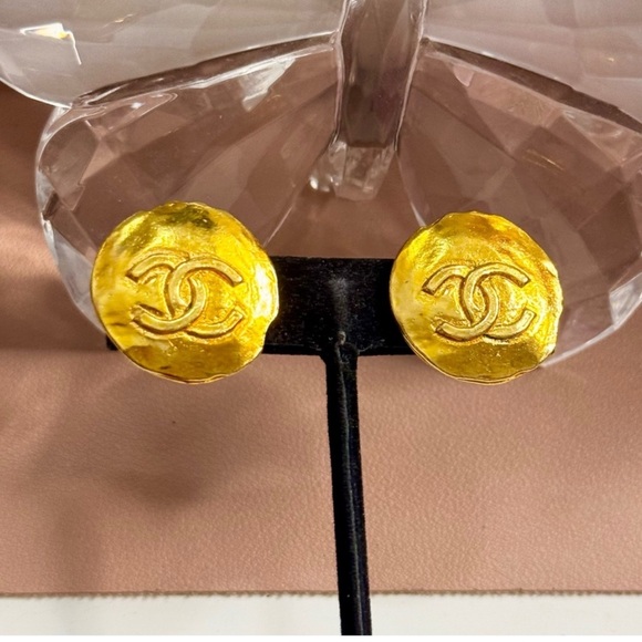 💝 CA Gift 💝 2 Options- Chanel Antique Gold Earrings - Picture 6 of 8